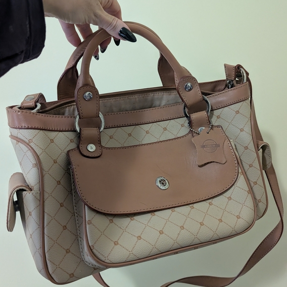 Elegant Tan and Cream Handbag - Picture 1 of 10